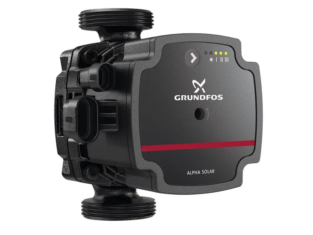 Schwarze Grundfos Umwälzpumpe mit mehreren Anschlüssen und Steuerungselementen. Sichtbare LEDs zur Funktionsanzeige und ein kompaktes Design.